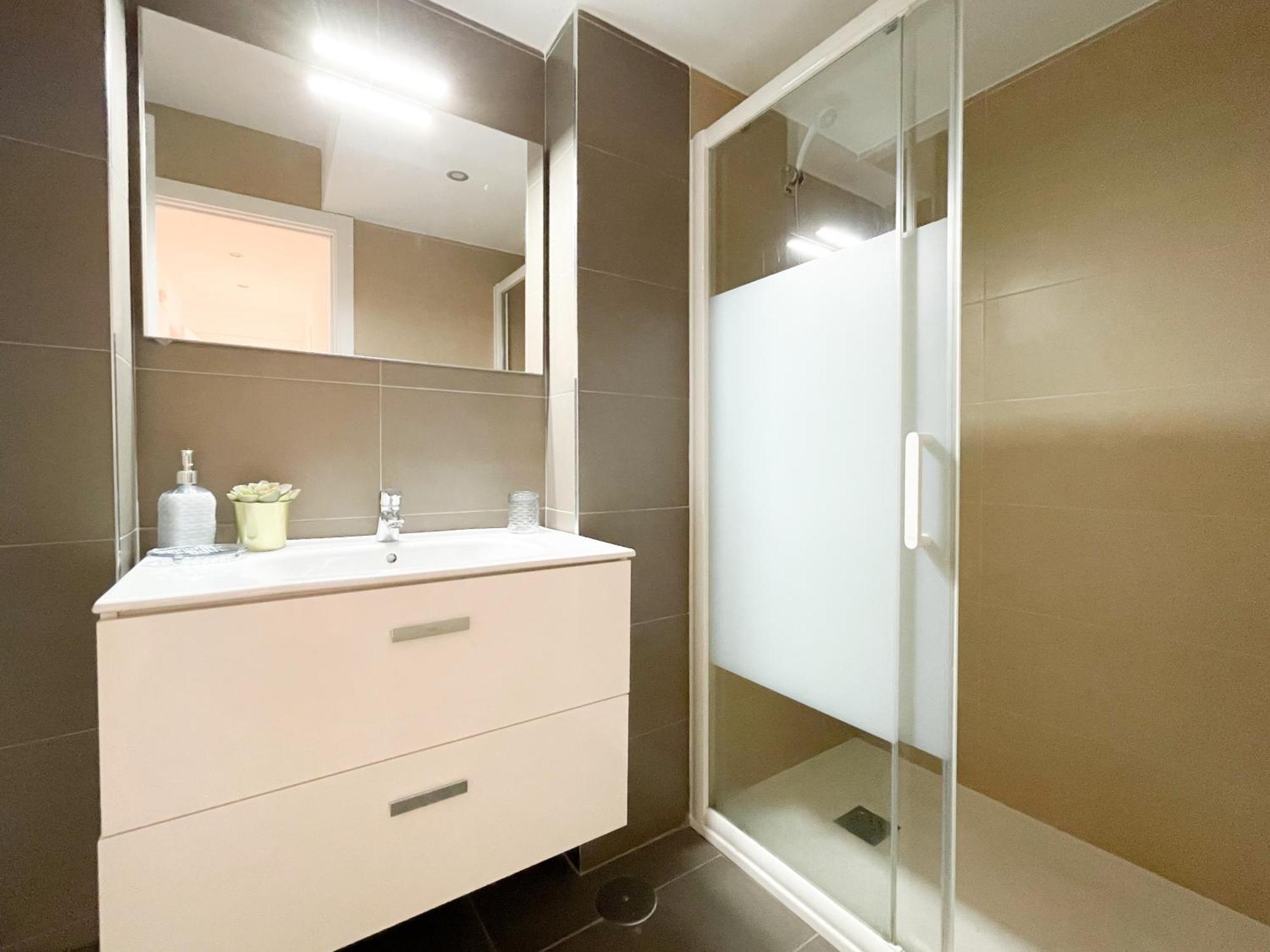 Moderno Apartamento Plz De La Merced Málaga Exteriör bild